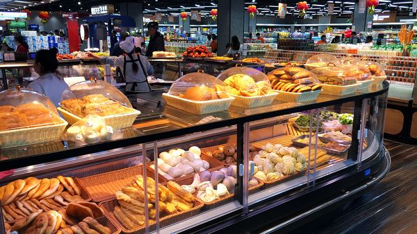 A Guide to Professional Display Counters: Fresh Meat and Deli Solutions for Modern Retail